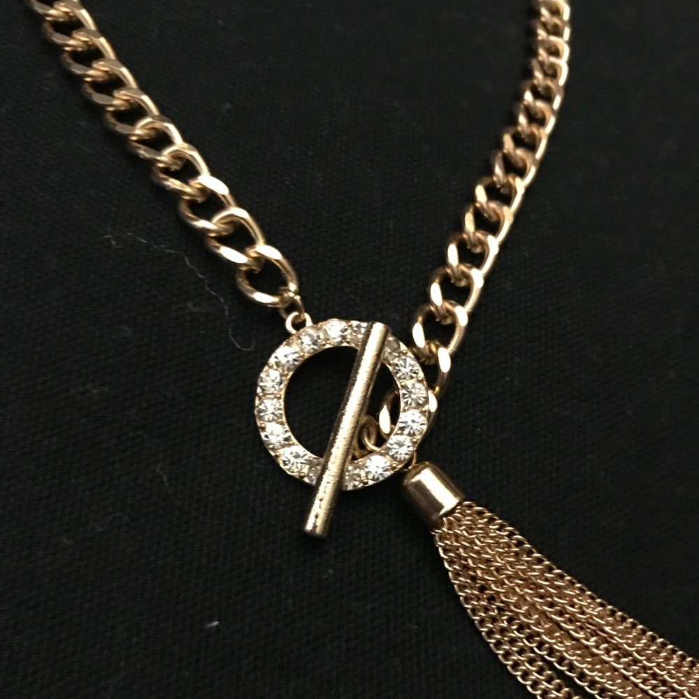 Toggle link necklace